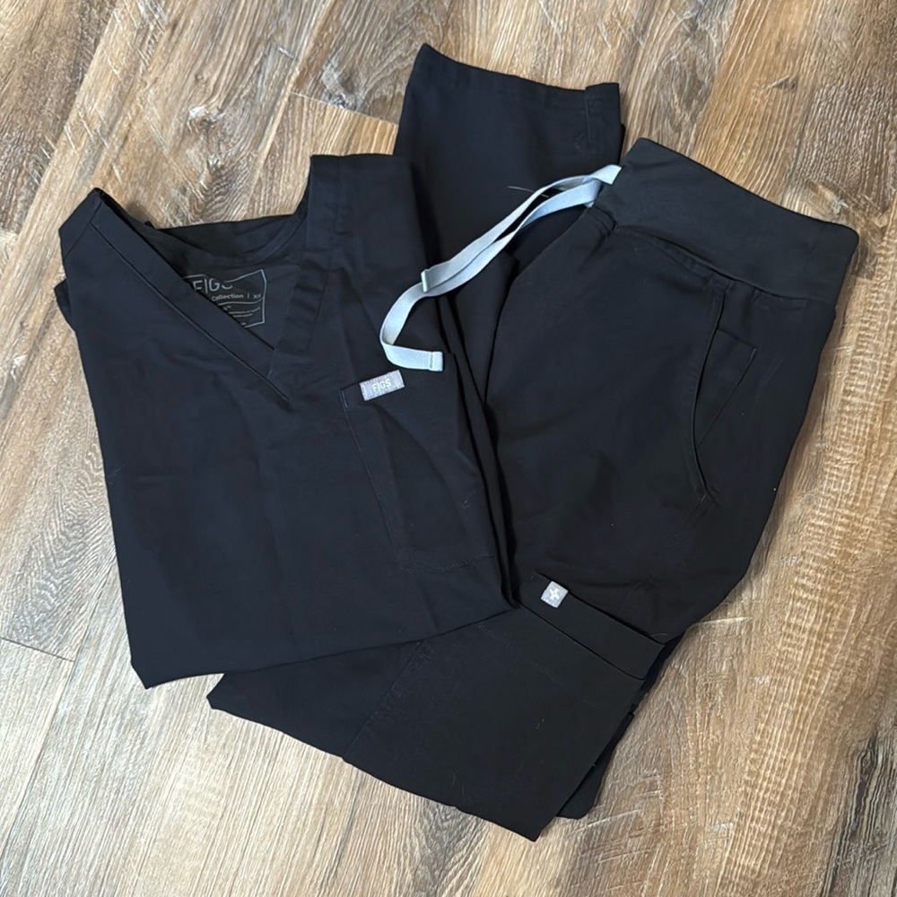 FIGS SCRUBS - BLACK YOLA